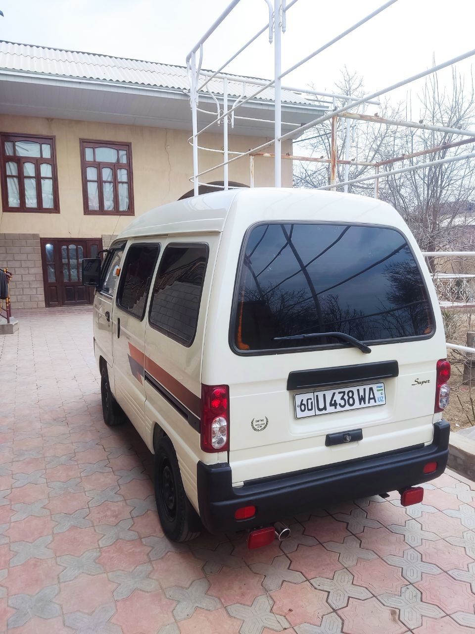 Damas srochni sotiladi
