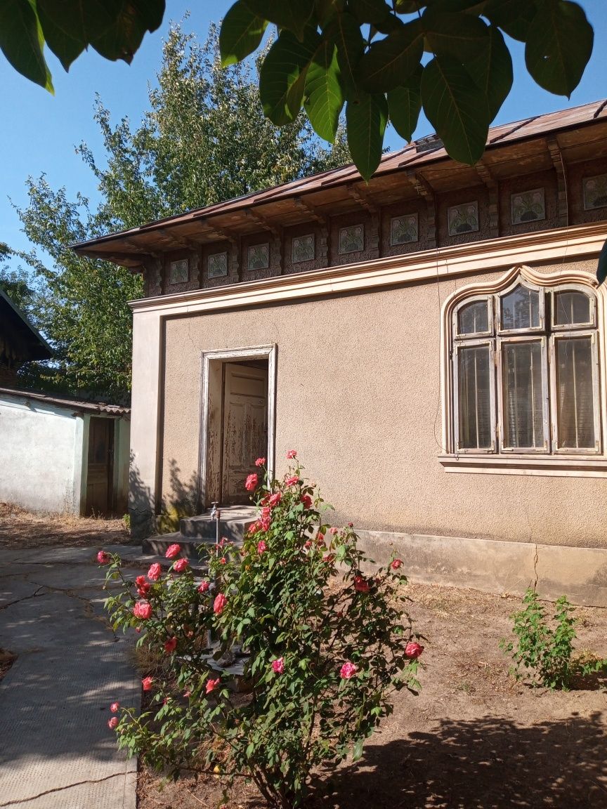 Casa de vânzare plus spatiu comercial