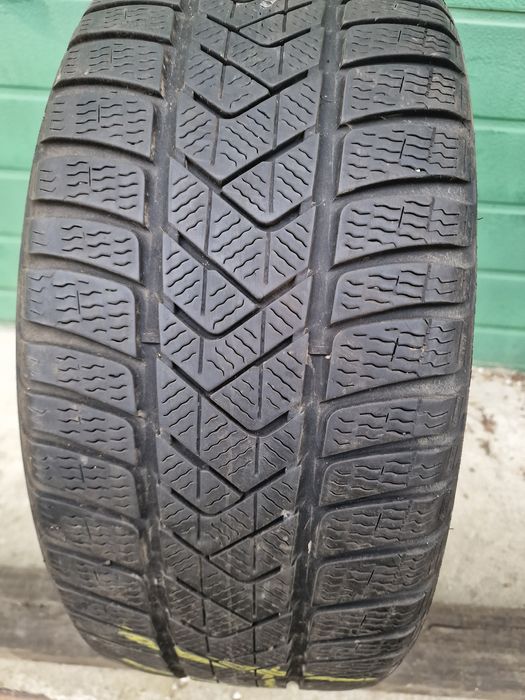 Anvelopă 235/45R18 marca Pirelli, M+S,DOT 2022