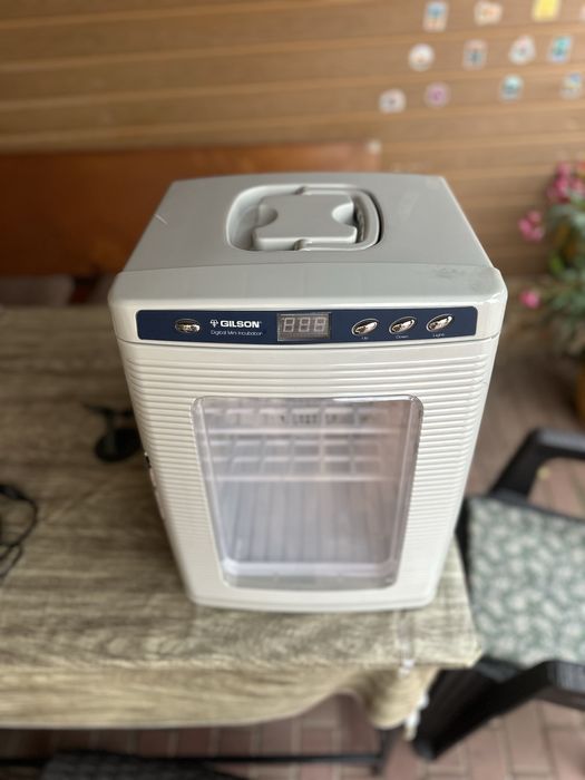 Mini incubator digital cu încălzire și răcire SUPER PRET