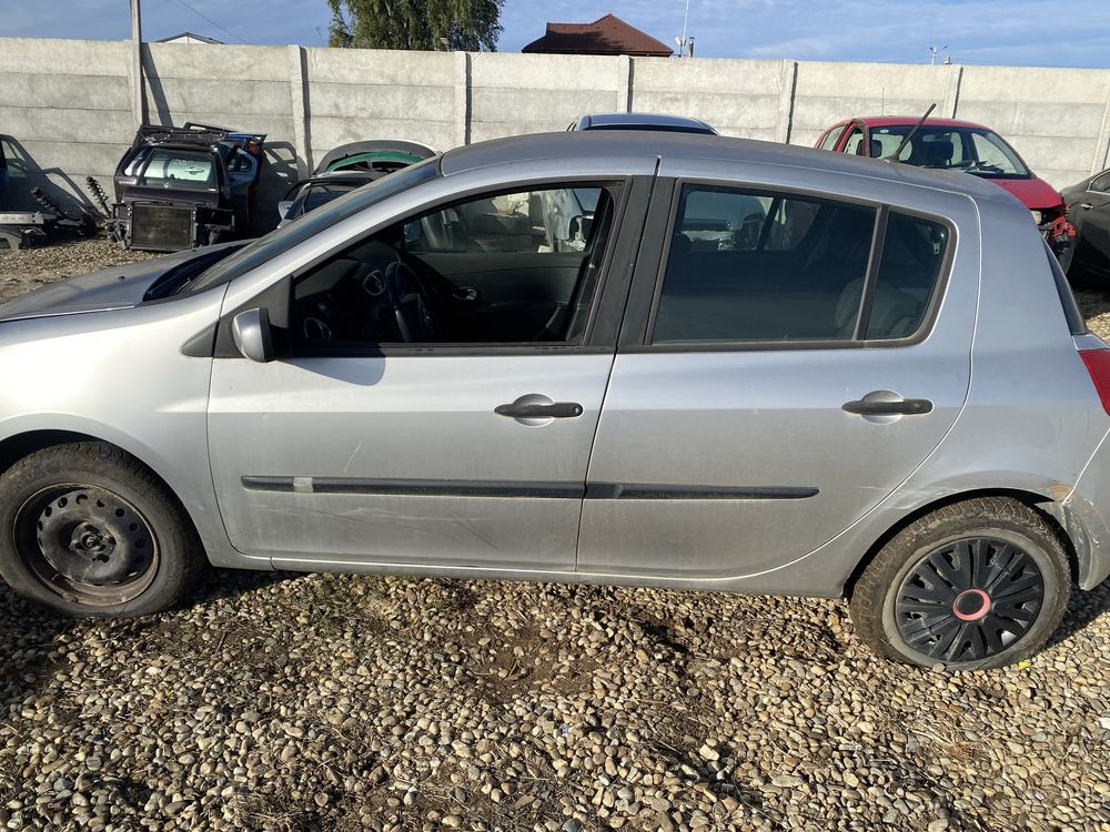 Vand bara spate si hayon Renault Clio 3 2005-2010