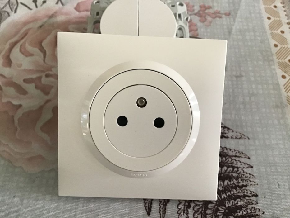 Legrand prize si intrerupatoare
