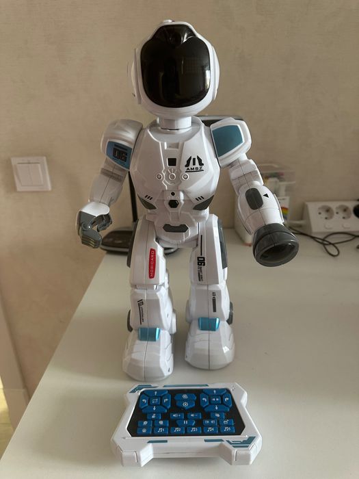 Продам робота на пульте управления