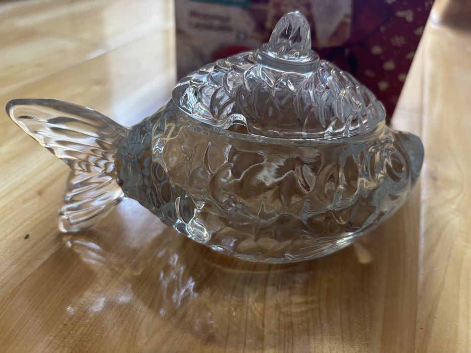 Икорница с крышкой из стекла