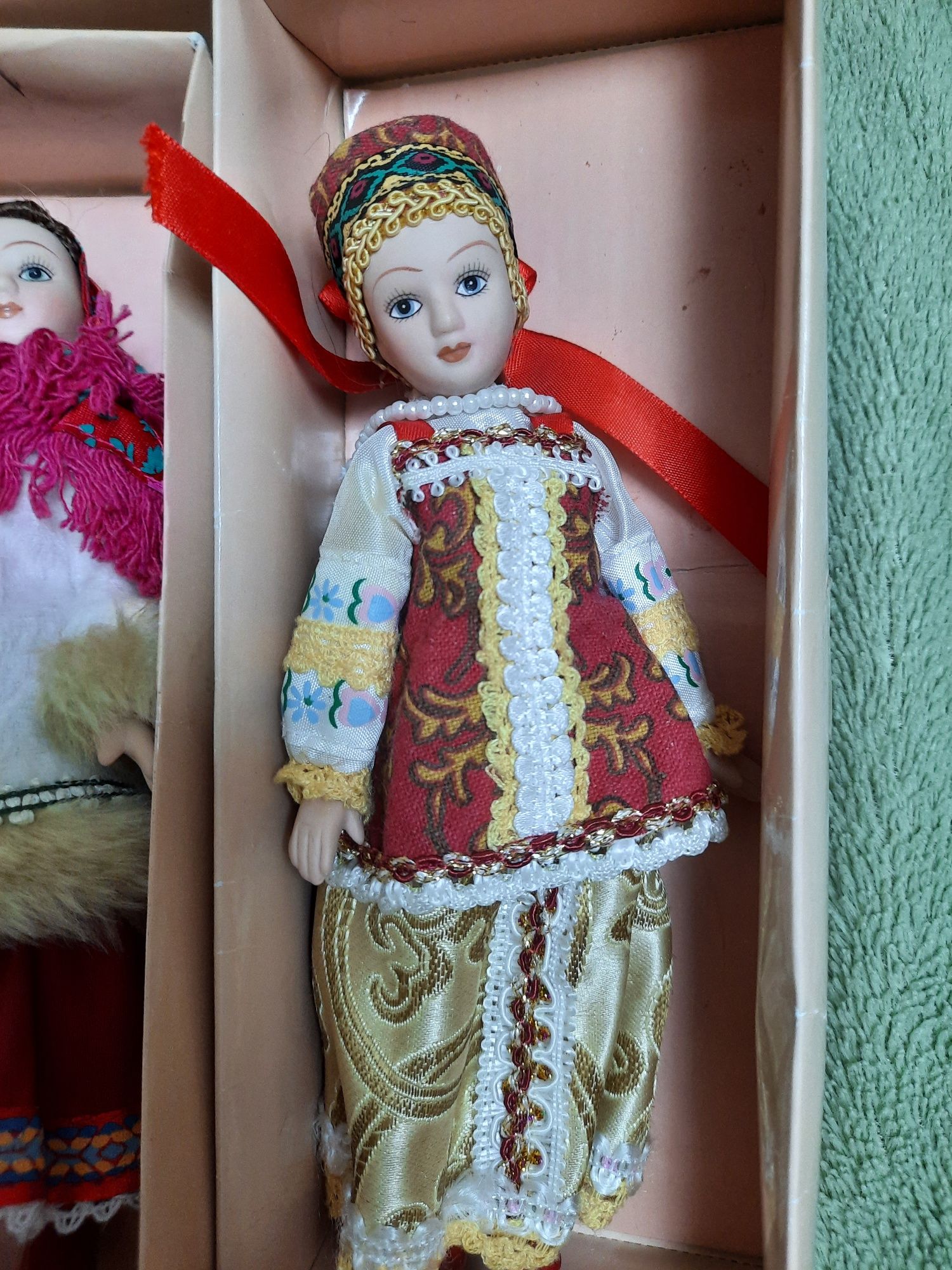 Продам коллекционные куклы фарфоровые.