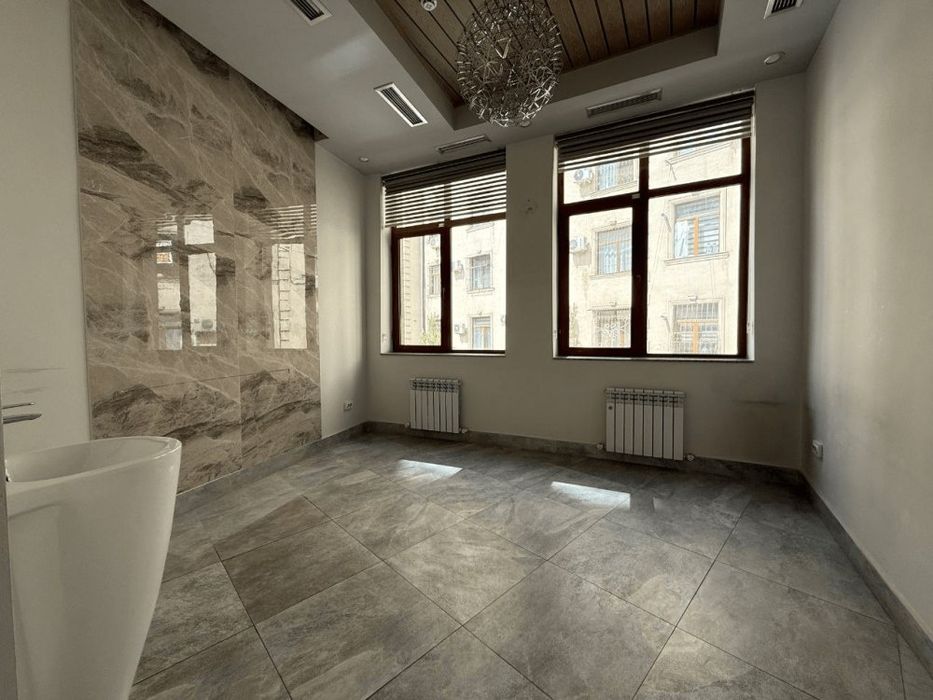 Сдается в аренду 330м2.