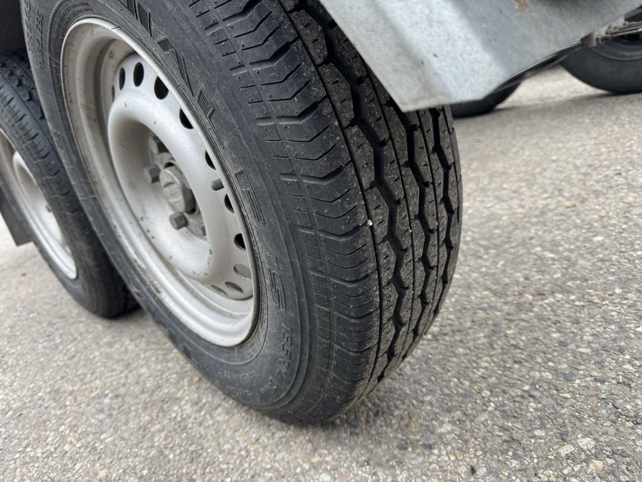 Platforma remorca auto 2 tone  impecabila