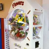 Оборудвана вендинг машина за продажба на букети и цветя