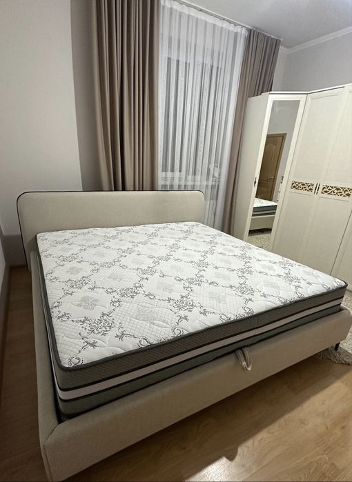 Двуспальная кровать