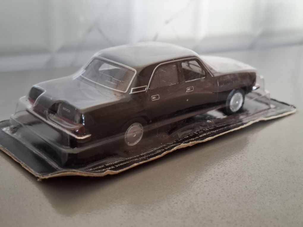 Коллекционная модель Волга ГАЗ 3102, масштаб 1:43