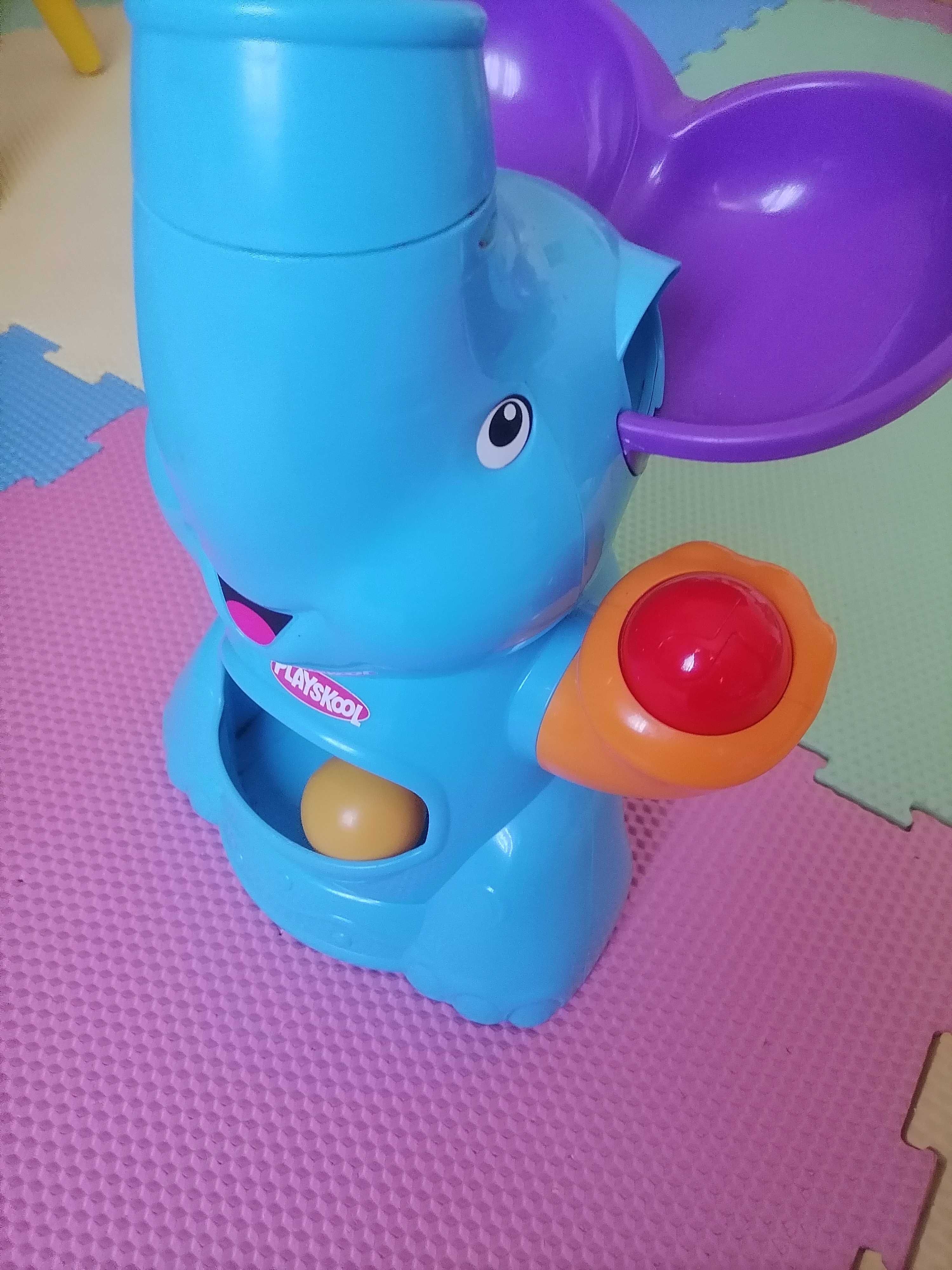 Слонче playskool с подскачещи топки