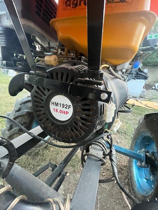 Vând motocultor de 18 cai cu tot ce se vede pe el nu este folosit mult