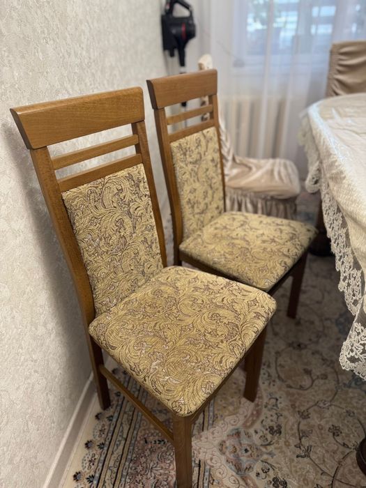 Стол и стулья для дома