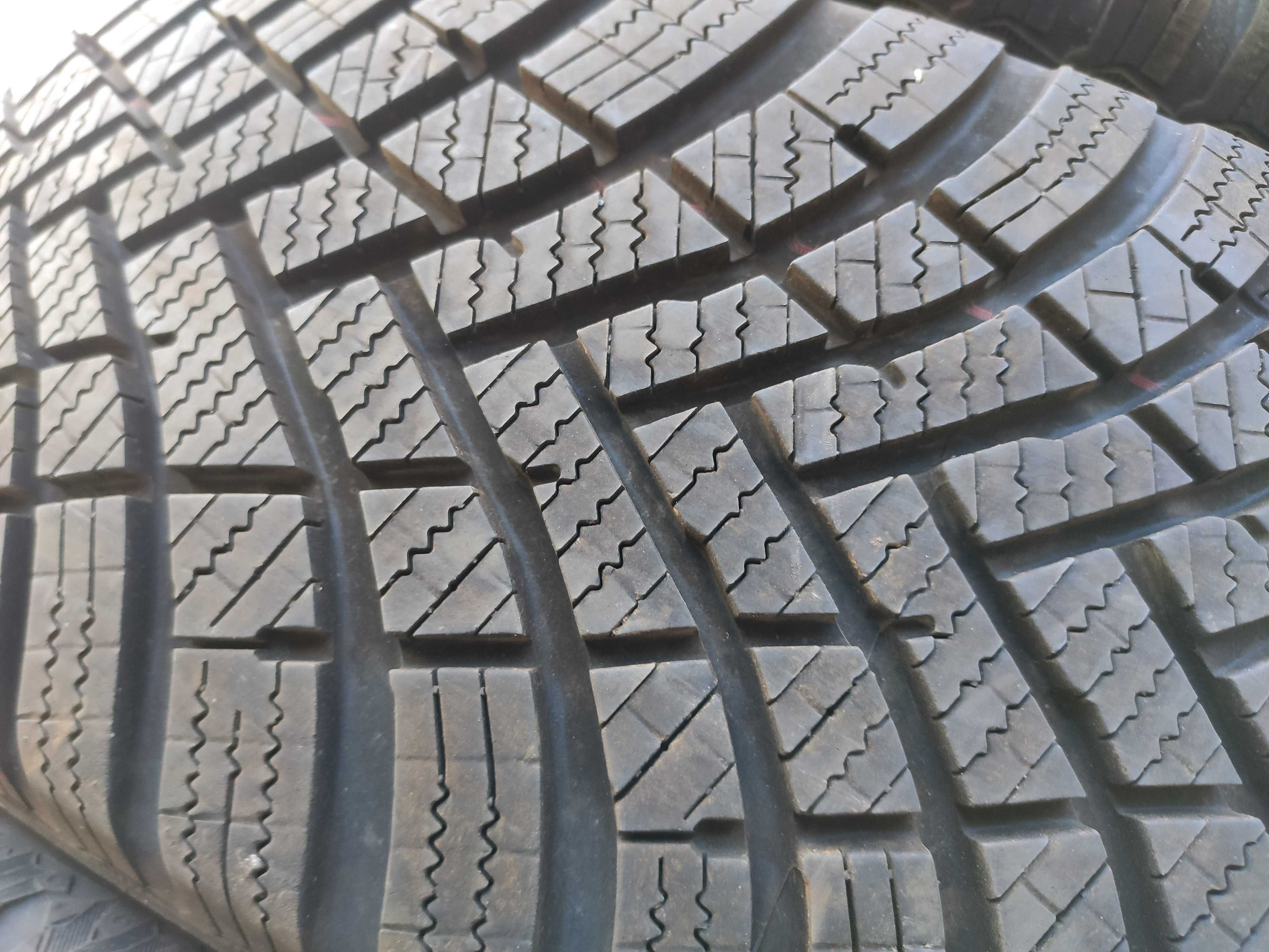 2бр Зимни гуми 215 65 16 - Hankook - DOT 2024