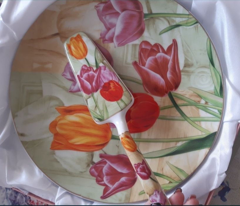 Продаётся Новая тортница