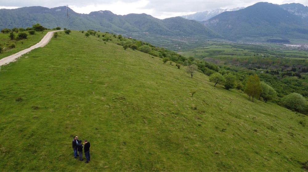 Teren de vânzare ideal pentru camping sau cabane in linistea naturii
