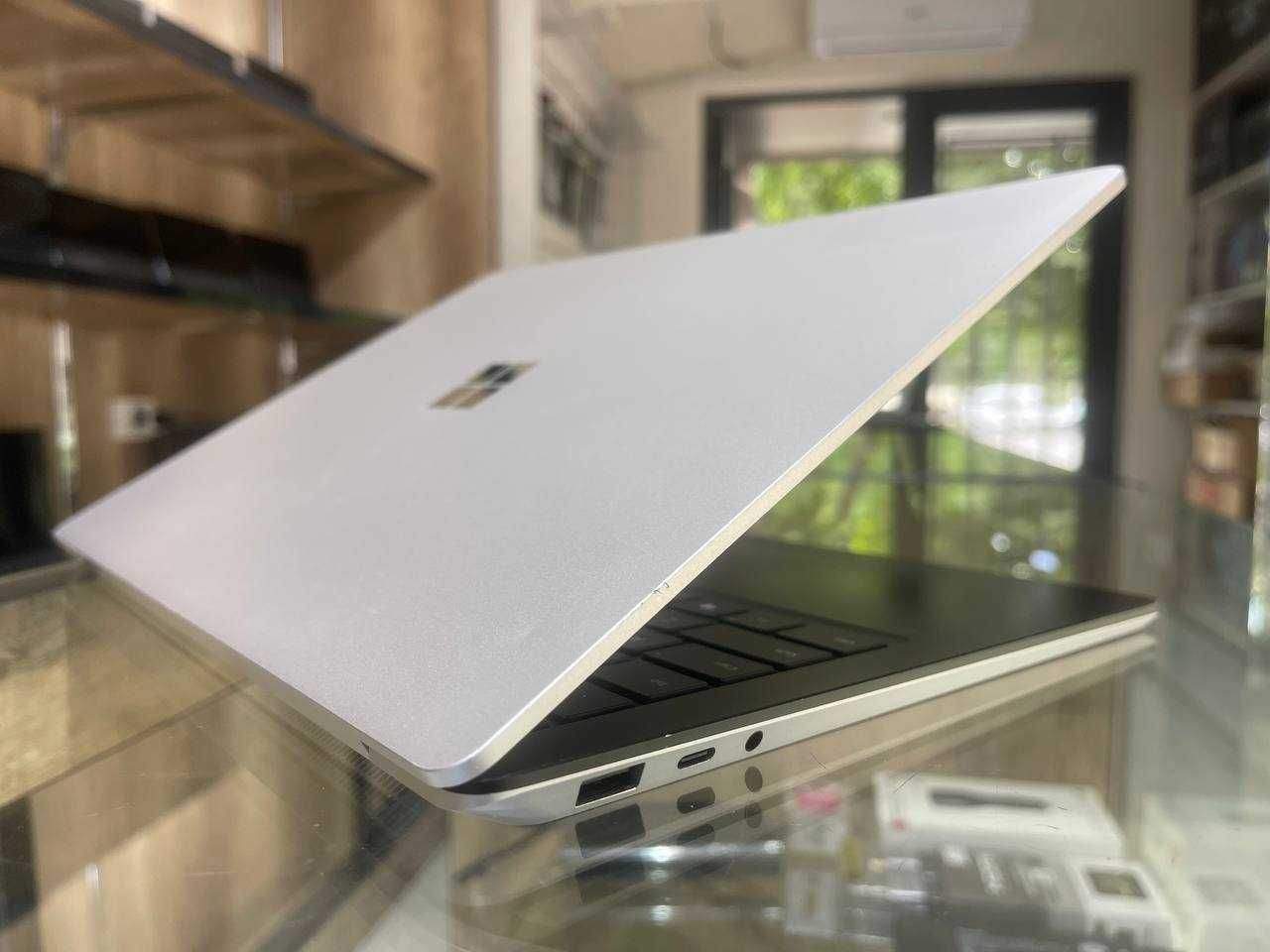 Microsoft Surface laptop 3 Core i7-1065G7 ram 16 ssd 256