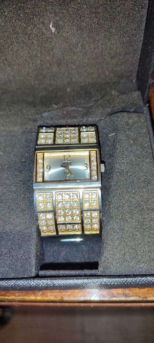Продавам стилен Дамски часовник