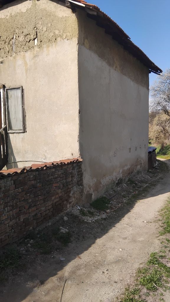 Продава къща в с.Усойка общ.Бобошево