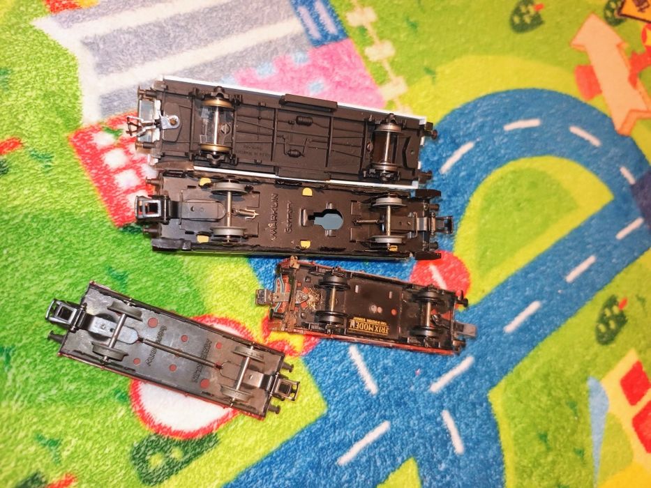 Pachet 4 vagoane diferite modele , brand