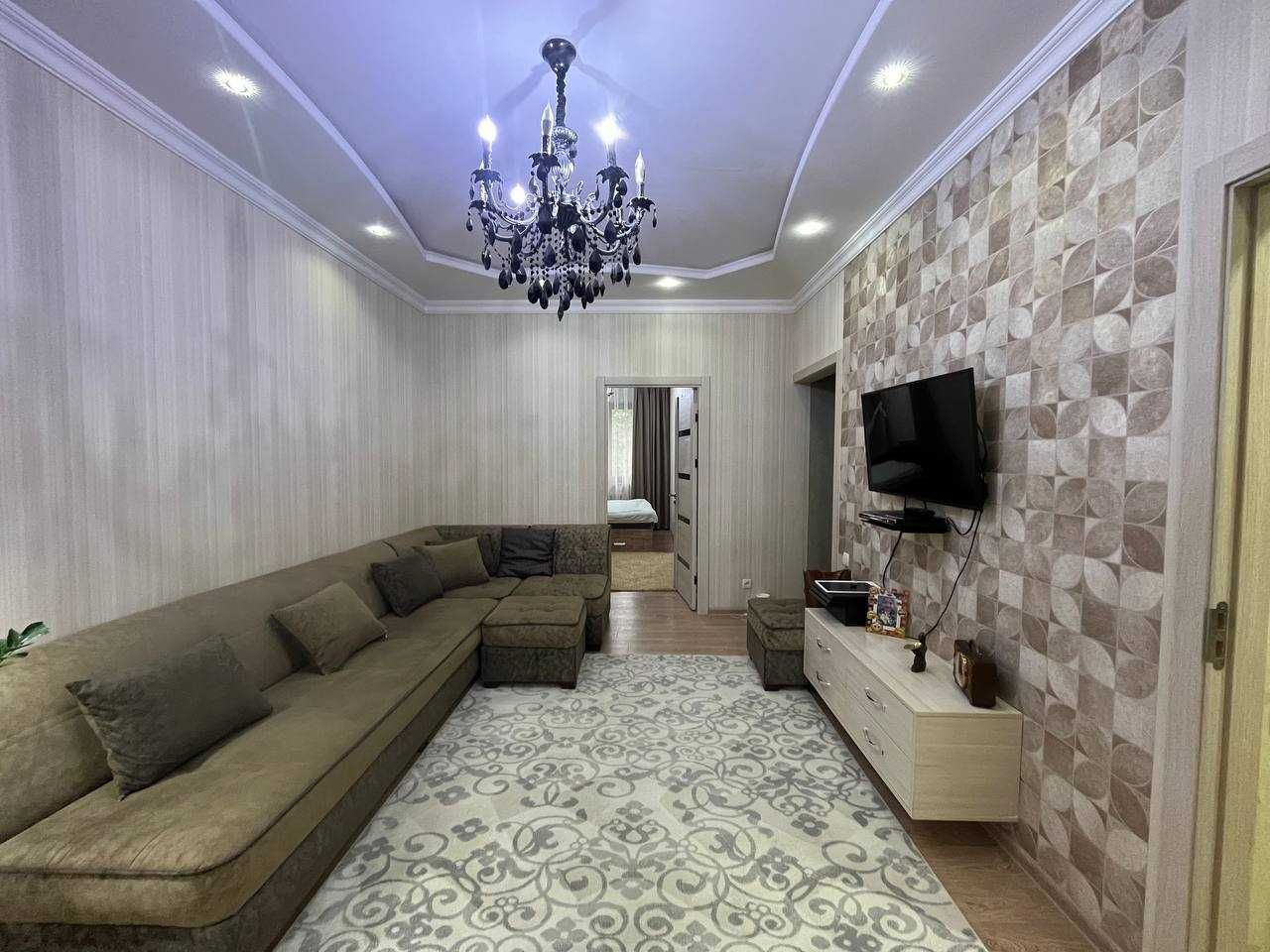 Продается 2 ком квартира с ремонтом на Кадышева. Мебель остается