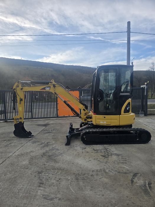 Vand miniexcvator Caterpillar 3,5t an 2012