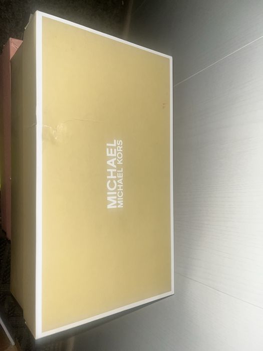 Продам кроссовки оригинал