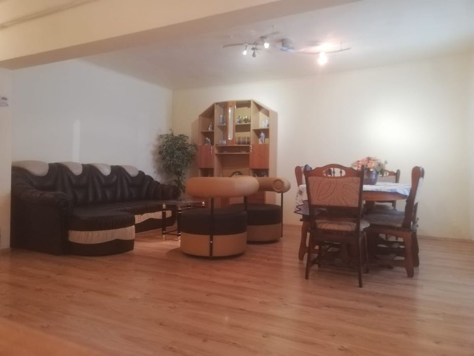 Închiriez apartament 3 camere