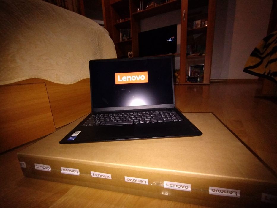 Laptop Lenovo V15 G4