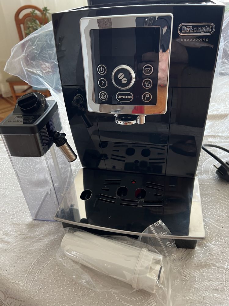 Vand  Espressor automat De'Longhi Cappuccino ECAM 23.460.B produs nou!