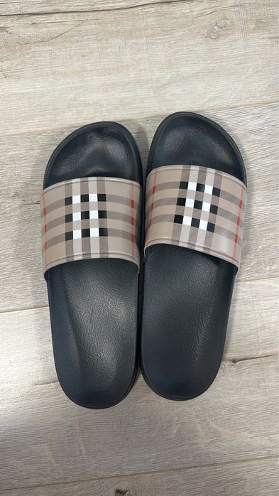 Slapi Burberryy Marimea 43