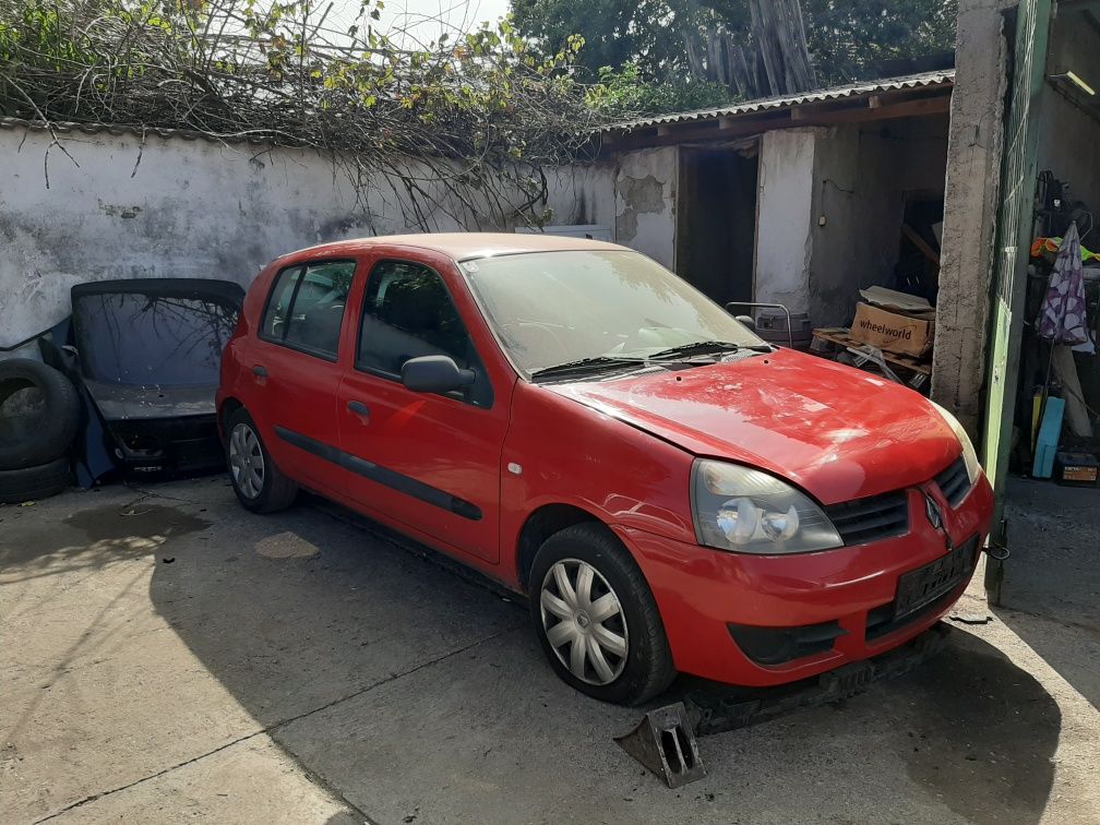 Renault clio 1.2i На Части