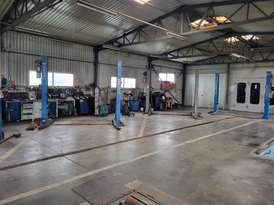 Service Auto inchiriaza spatiu Service compus din 3 elevatoare
