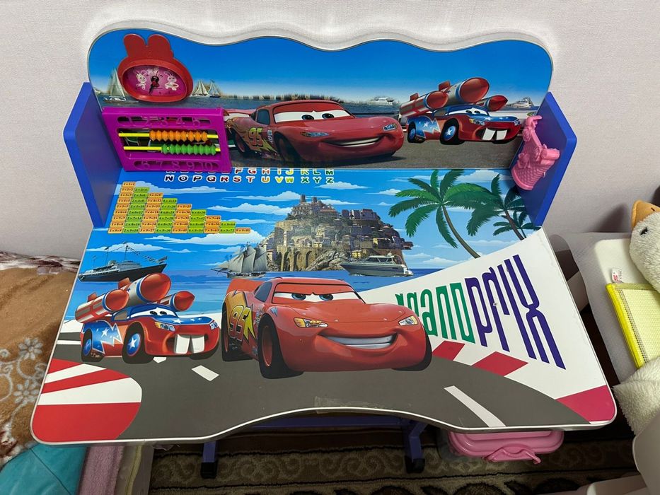 Продам детский стол в хорошем состоянии