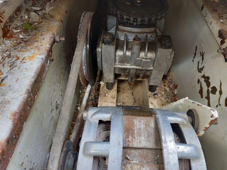 Продам универсальный электродвигатель с редуктором.