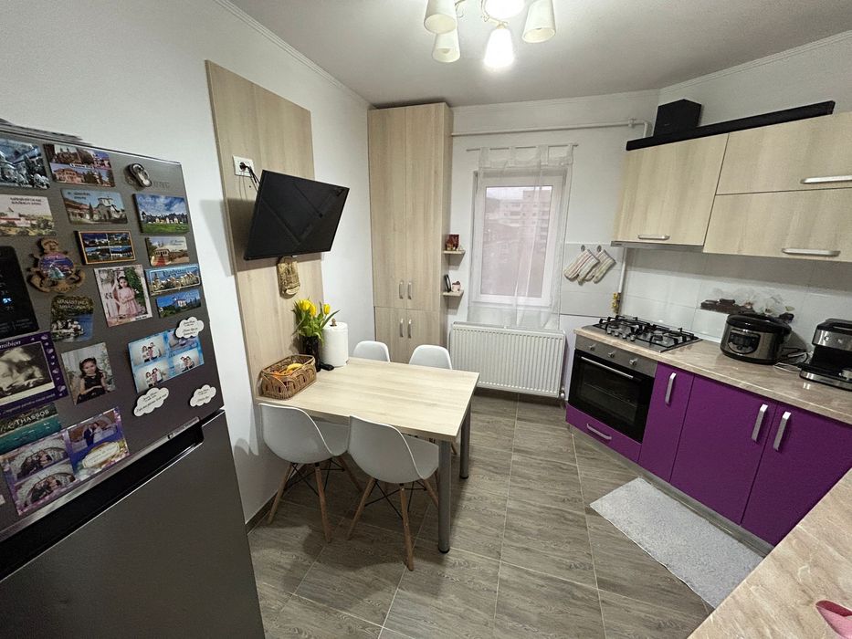 Vand apartament 2 camere total decomandat in ostroveni langa nr 9