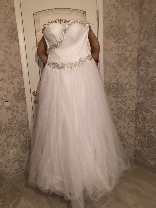 Свадебное платье 10 000
