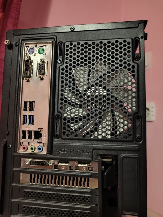 Vand PC Gaming cu Windows licențiat