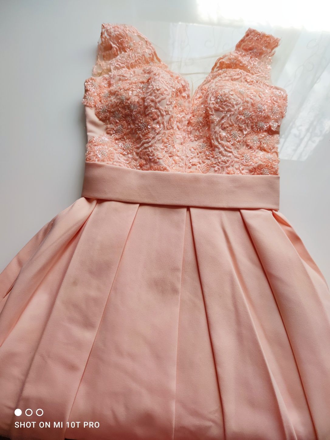 Официална рокля в светло прасковено розово с джобчета