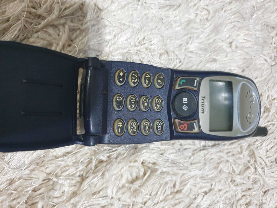 Telefon Mitsubishi Trium