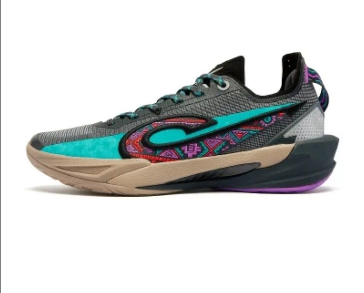 Adidasi de baschet , marimi 40,5  , 41  , 42  ,42,5  ,  44  ,  44,5