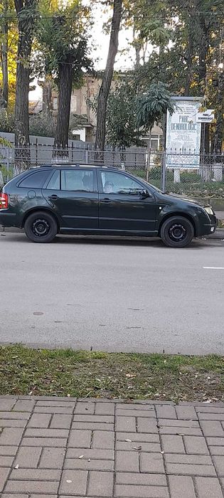 Vând Skoda Fabia 1.4 Benzina