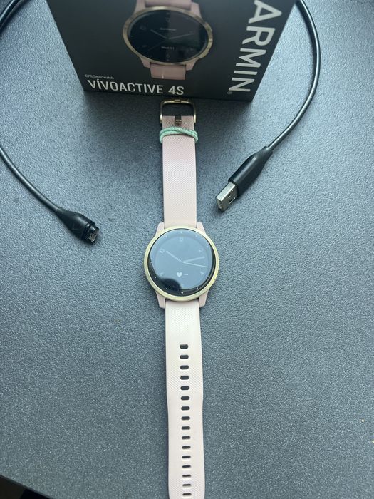 Часовник Garmib Vivoactive 4s
