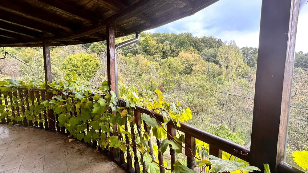 Vila parter+2 etaje, 270 mp, 11 camere plus TEREN