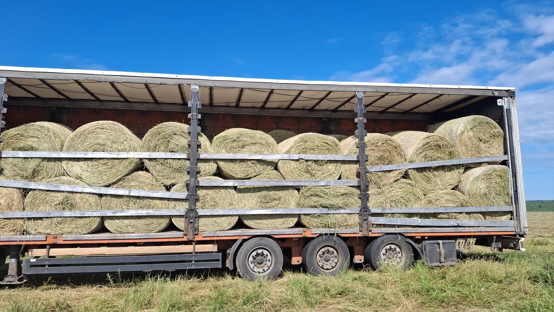 Baloti rotunzi lucerna c1.Se asigura Transport.Baloti fan drept min500