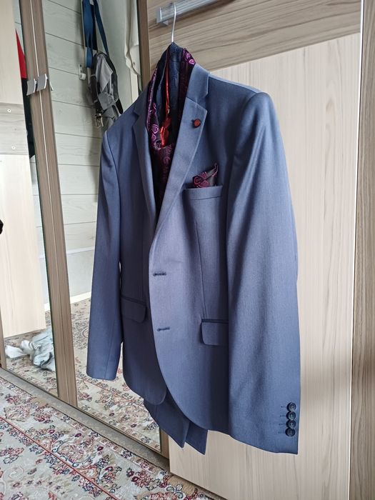 Продам классический костюм