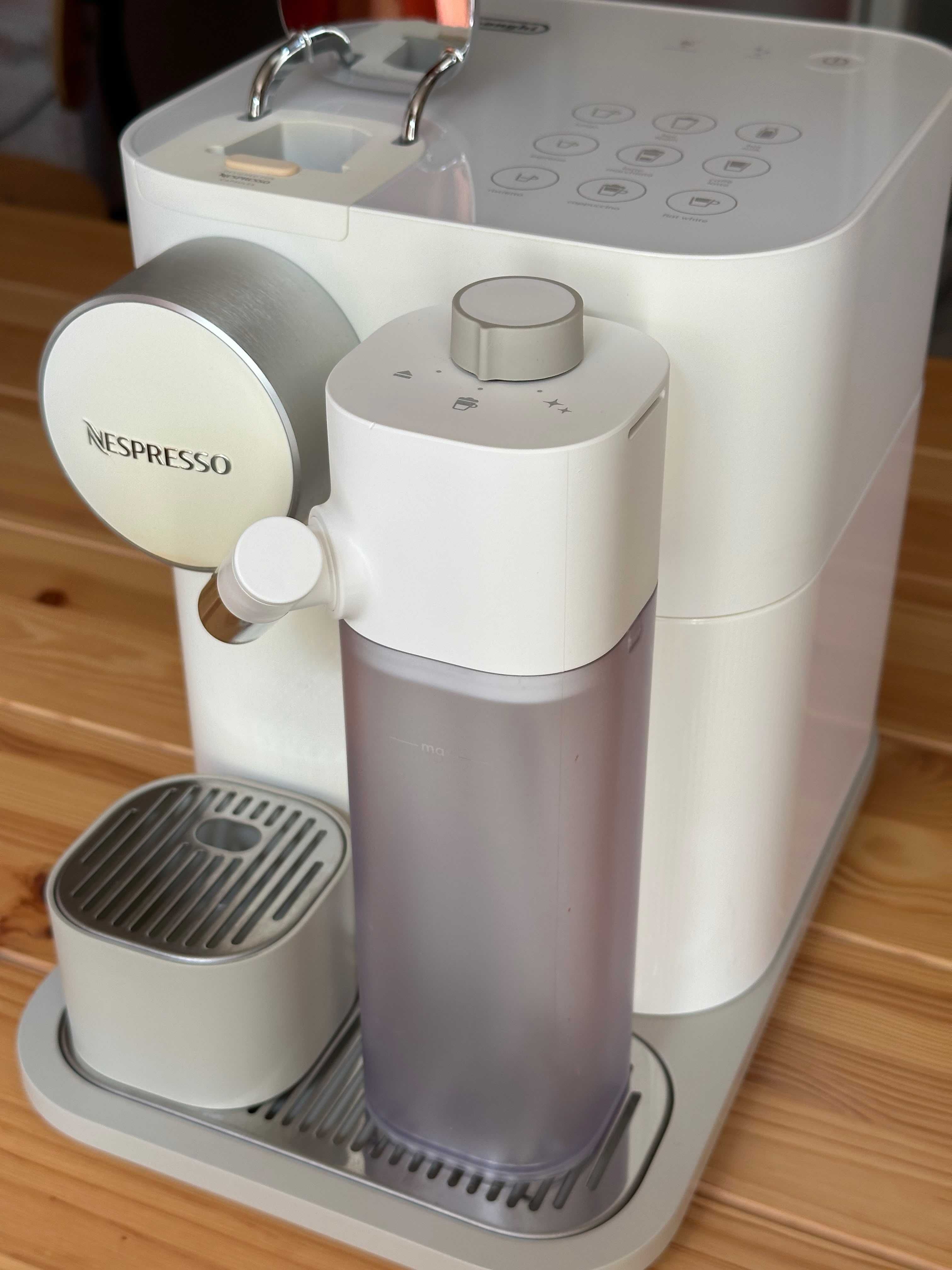 Espressor Nespresso DeLonghi Gran Lattissima Alb