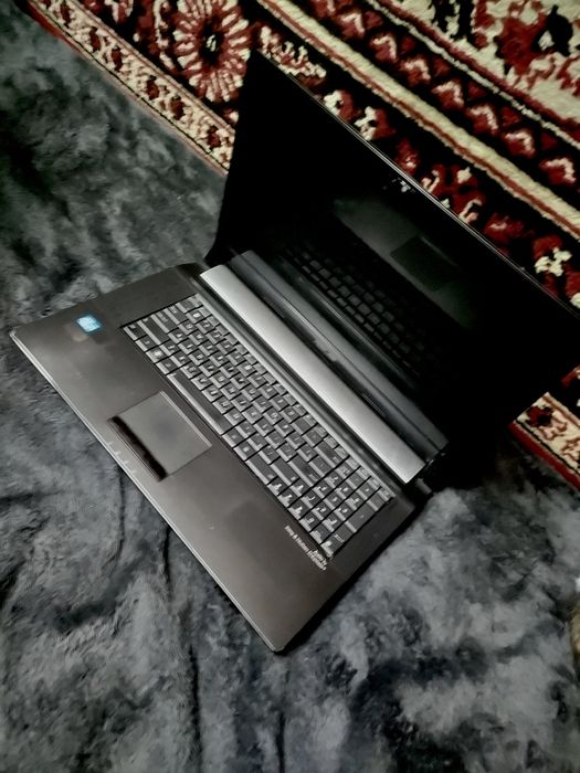 Ноутбук Asus  в хорошем состояние