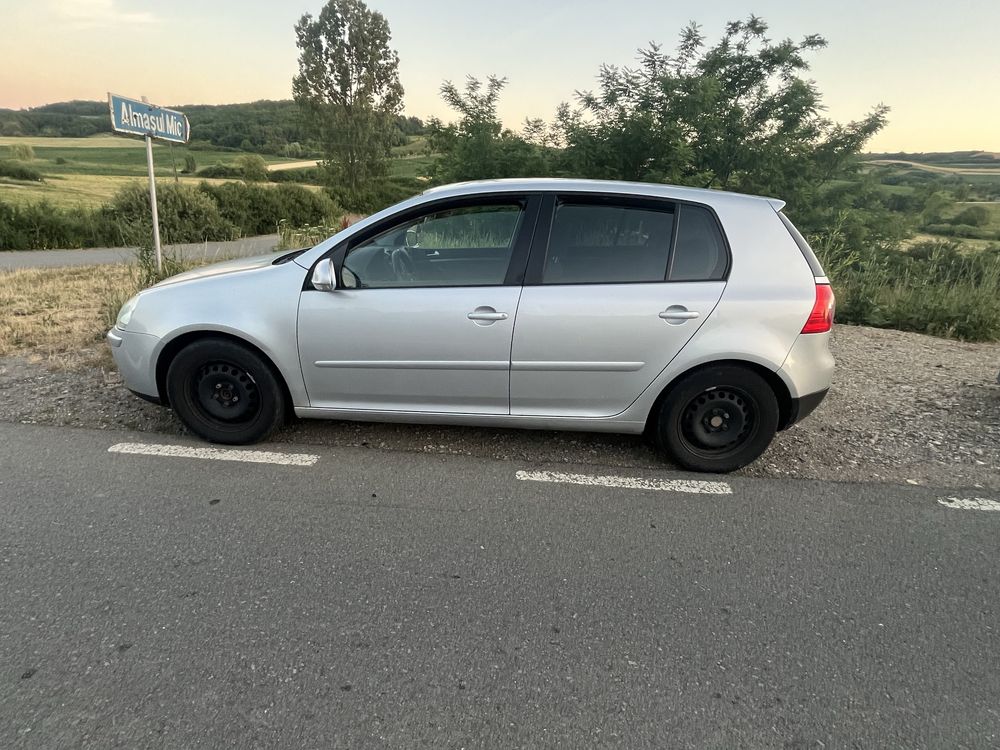 Vând golf 5  1.9 TDI