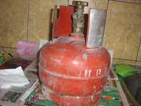 butelie mica Poloneza ,plita pe gaz si aspirator vertical